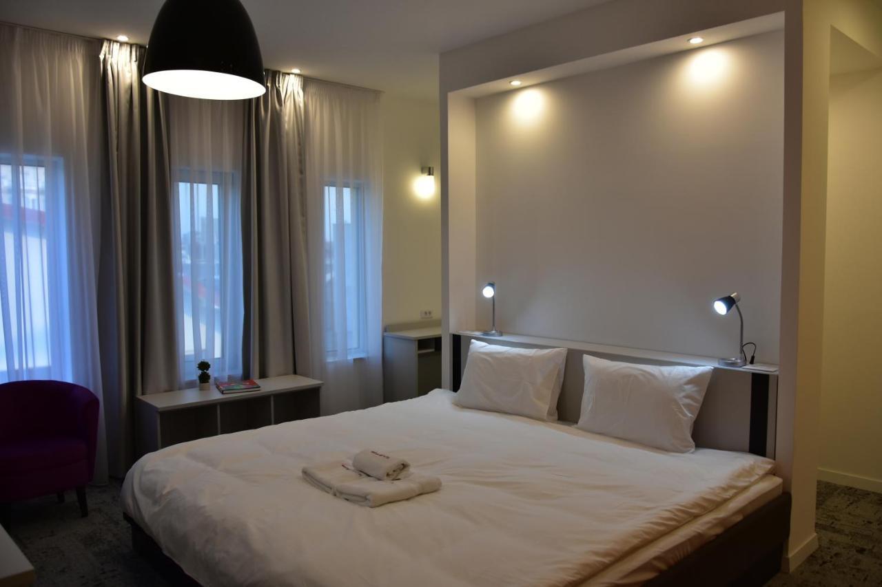 Osten Art Hotel スコピエ エクステリア 写真