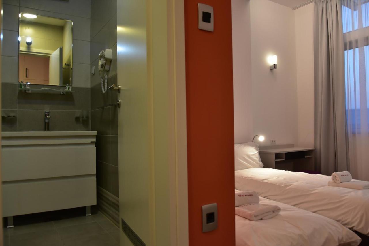 Osten Art Hotel スコピエ エクステリア 写真